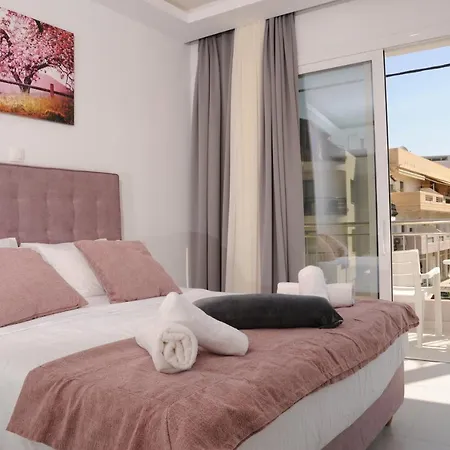 In A Great Location! Welcome To Crete! Apartamento Hersonissos (Crete)