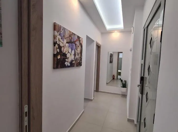 In A Great Location! Welcome To Crete! Apartament